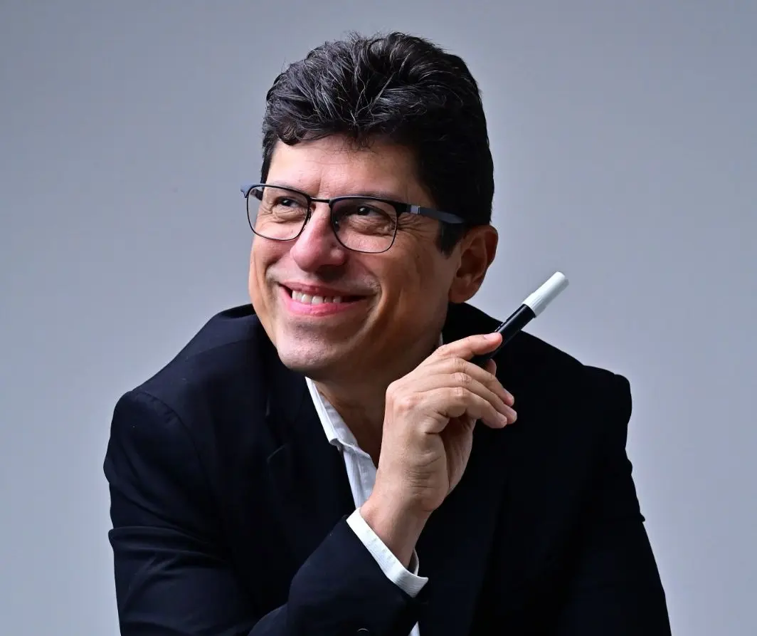 Christie Queiroz recebe o 37º Troféu HQMIX por adaptação teatral da Turma do Cabeça Oca. Foto Divulgação.