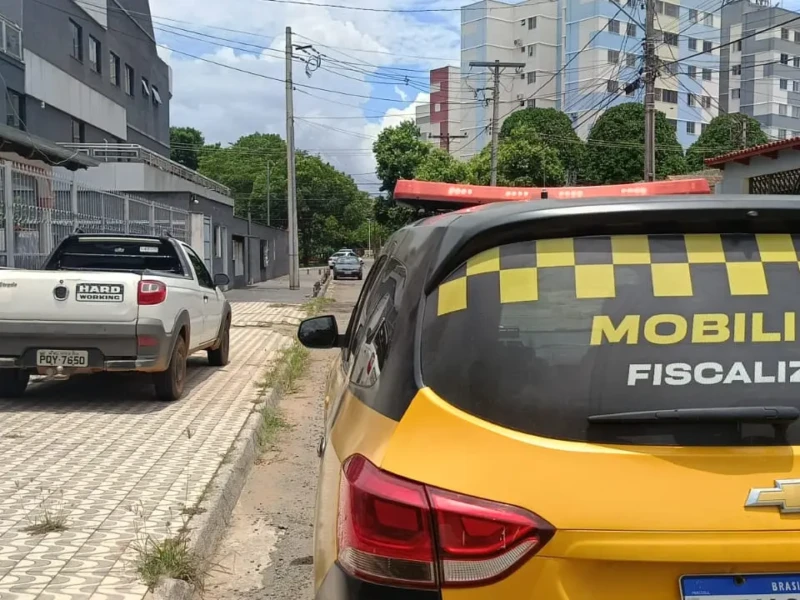 Operação Calçada Segura registra mais de 3 mil autuações por uso irregular das calçadas em Goiânia