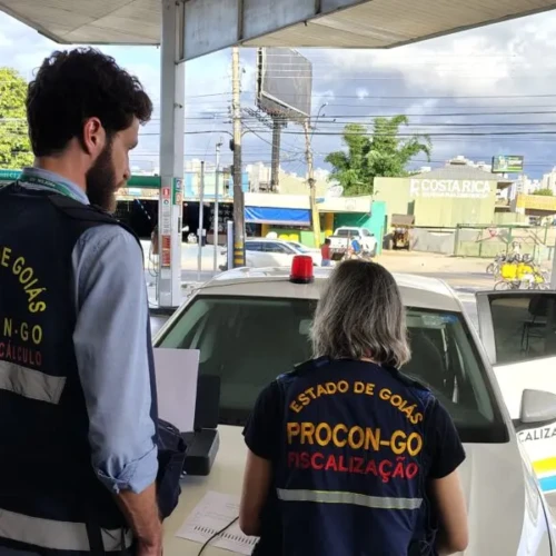 Fiscalização do Procon terminou com 9 postos autuados - Foto divulgação Procon Goiás
