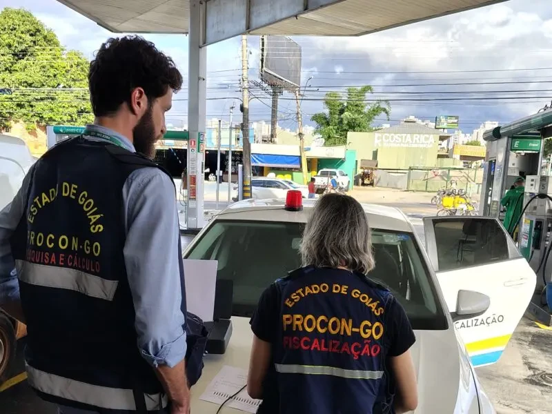 Fiscalização do Procon terminou com 9 postos autuados - Foto divulgação Procon Goiás
