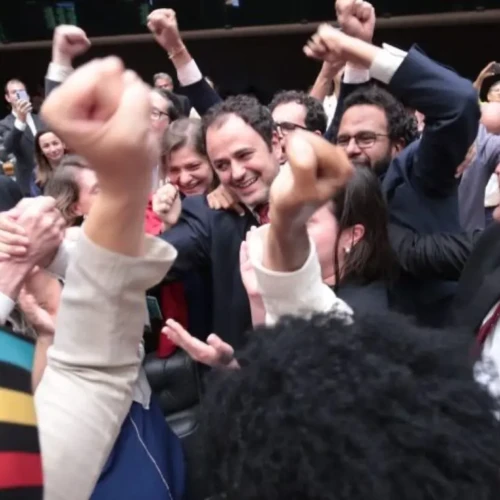 Deputados comemoram punição menor a Glauber Braga (no centro) Foto Bruno Spada Câmara dos Deputados