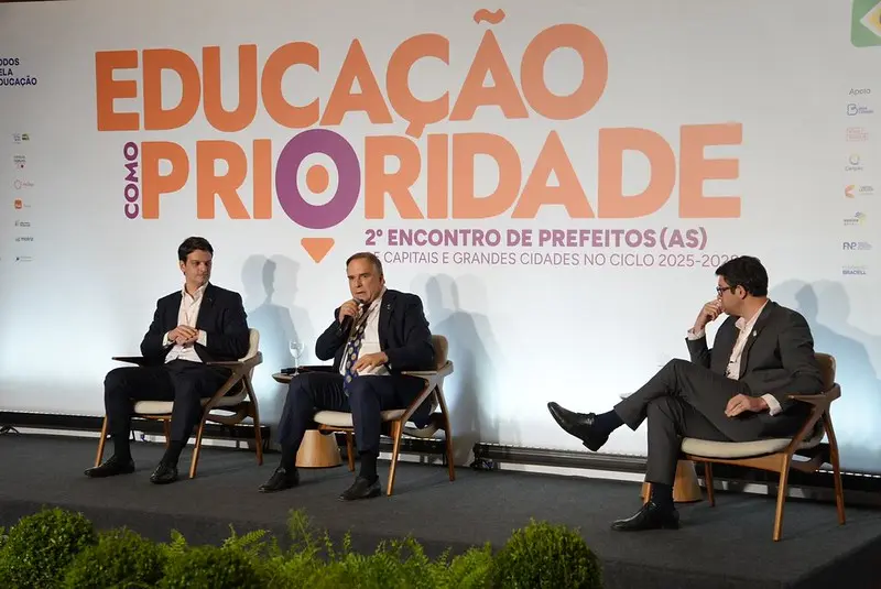 Mabel apresenta avanços da educação de Goiânia em evento nacional em Brasília