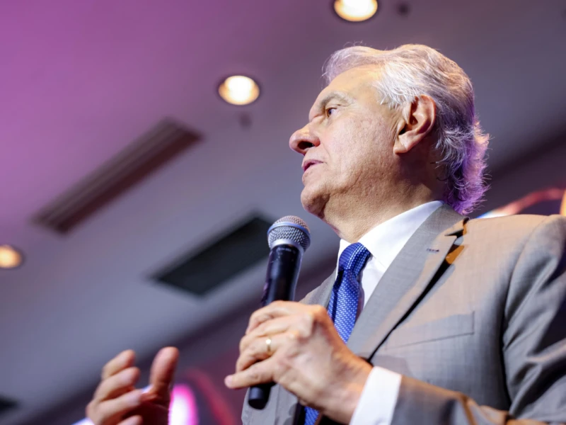 Goiás não pode voltar às mãos erradas, alerta Caiado Para destruir, basta um minuto