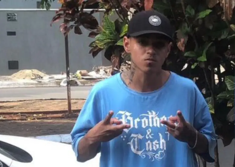 Morre no hospital jovem baleado em frente à Praça São Benedito, em Nerópolis