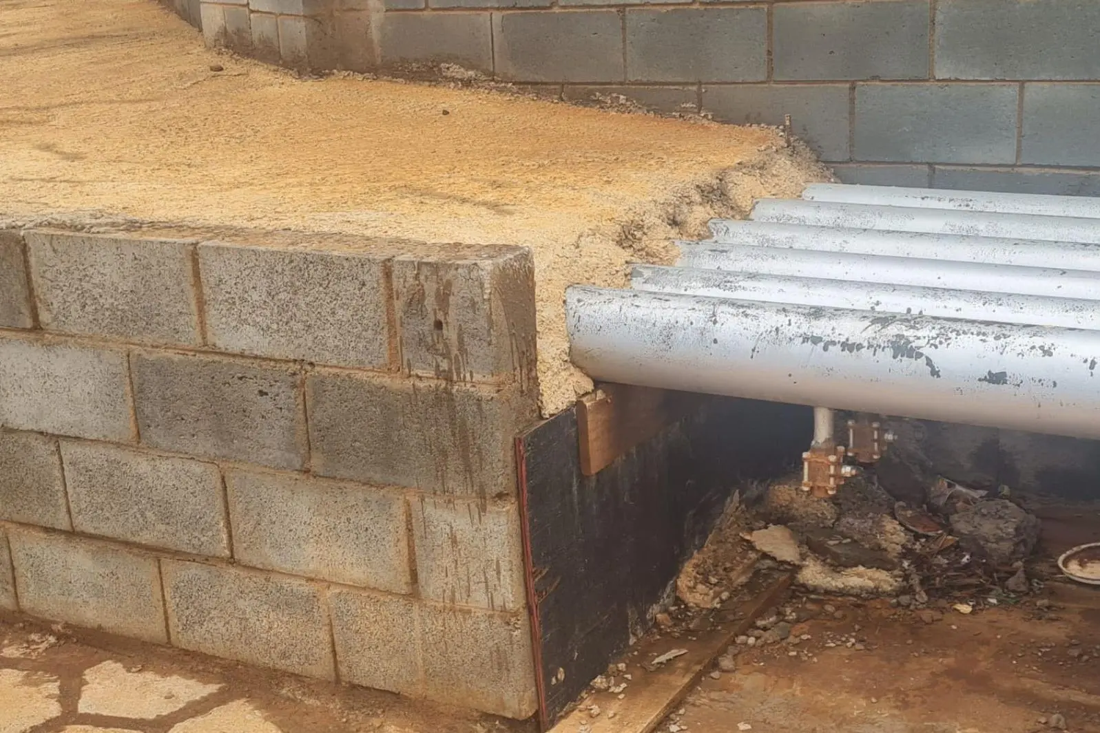 MPGO investiga dutos clandestinos de combustível no Distrito Agroindustrial de Senador Canedo