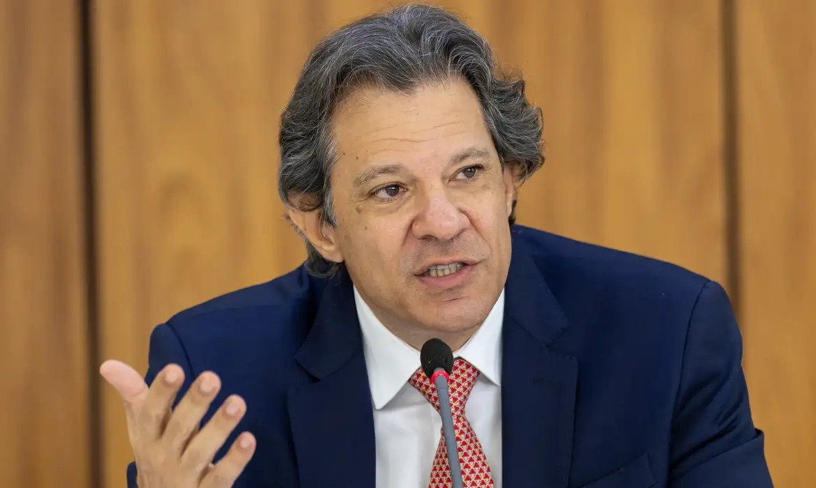Haddad afirma que governo precisa levantar R$ 20 bilhões para fechar Orçamento de 2026