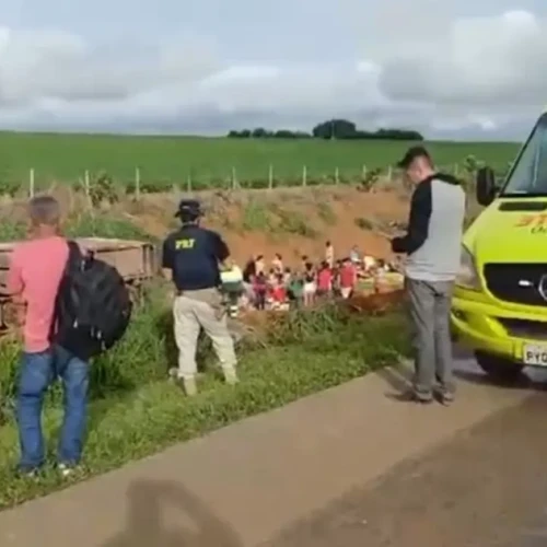 Vítimas foram socorridas até hospitais da região - Foto reprodução de vídeo PRF