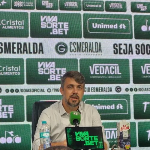 Michel Alves é apresentado no Goiás E.C (Foto - Tandara Reis)