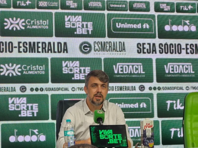 Michel Alves é apresentado no Goiás E.C (Foto - Tandara Reis)