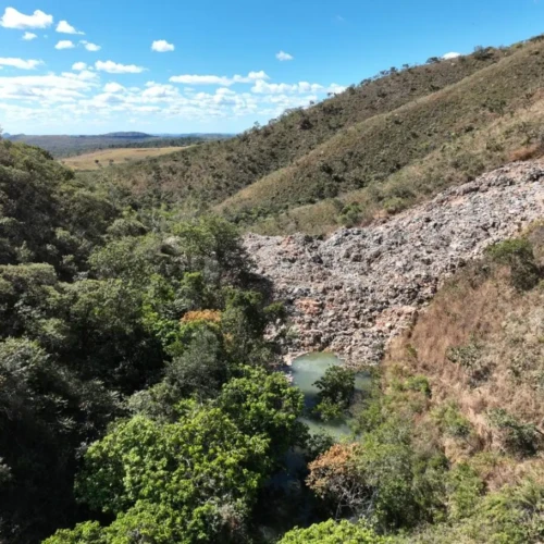 Justiça ordena medidas emergenciais em aterro de Padre Bernardo após instabilidade recorrente