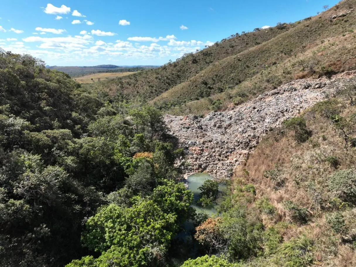 Justiça ordena medidas emergenciais em aterro de Padre Bernardo após instabilidade recorrente