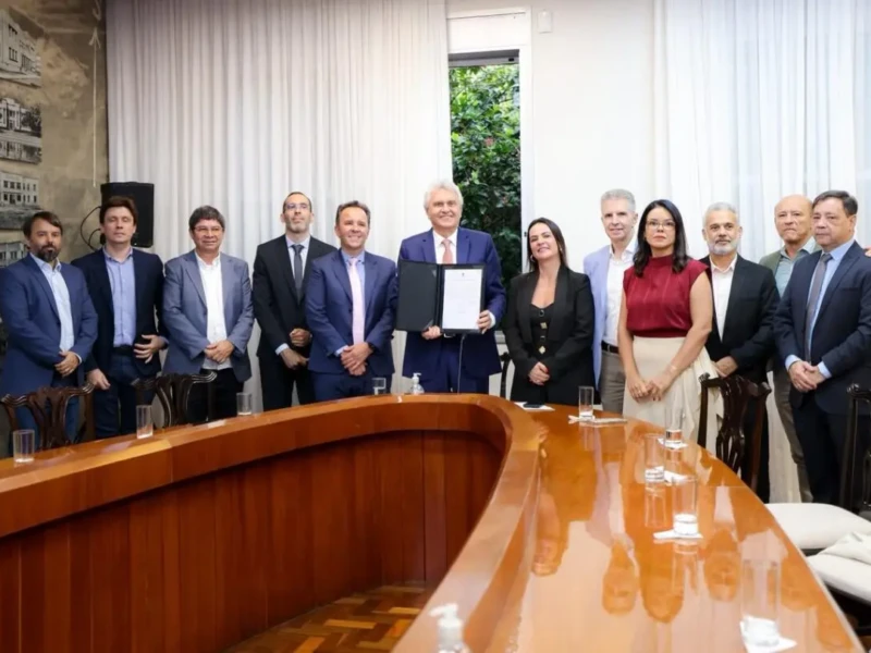 Governador Ronaldo Caiado recebe técnicos da Goiasprev e comemora a certificação de Goiás no nível máximo do Pró-Gestão RPPS