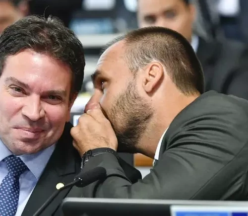 Alexandre Ramagem e Eduardo Bolsonaro perderam os passaportes diplomáticos - Foto Geraldo Magela Agência Senado