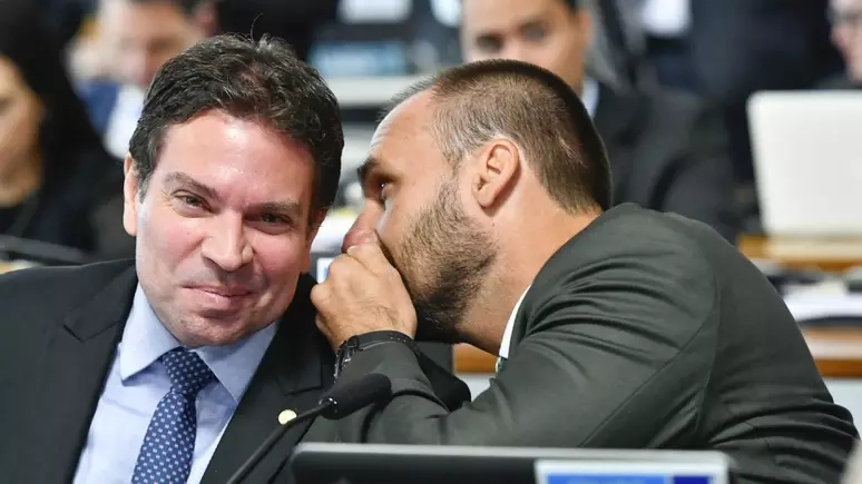 Alexandre Ramagem e Eduardo Bolsonaro perderam os passaportes diplomáticos - Foto Geraldo Magela Agência Senado