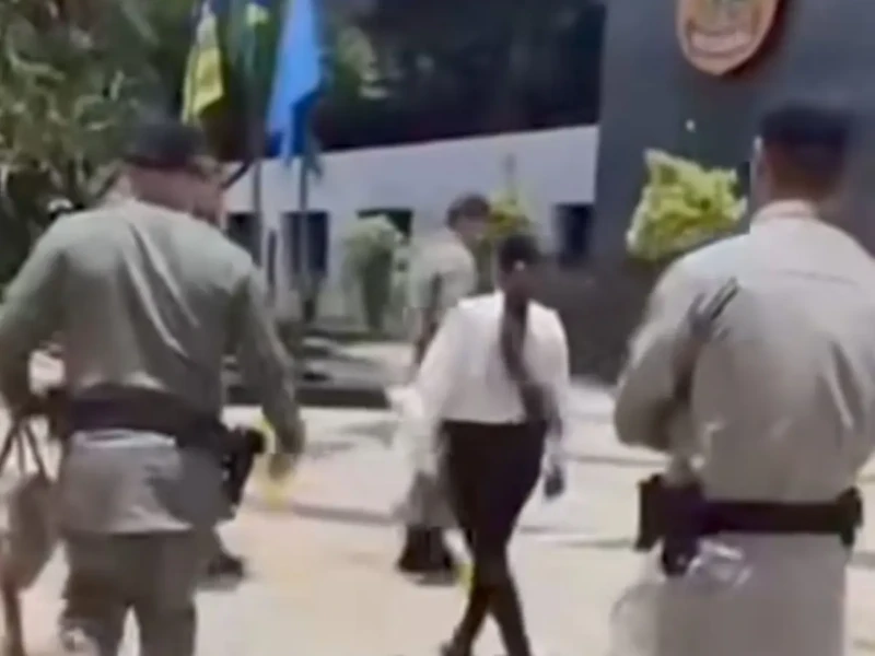 Casal foi levado junto com o dinheiro para a PF - Foto reprodução redes sociais