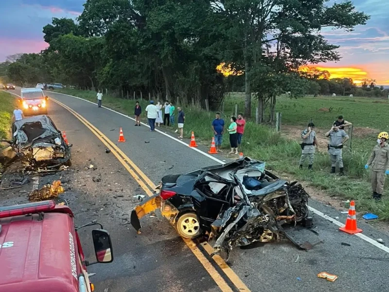 Três policiais militares e outras duas pessoas morrem em acidente na GO-164, em Firminópolis