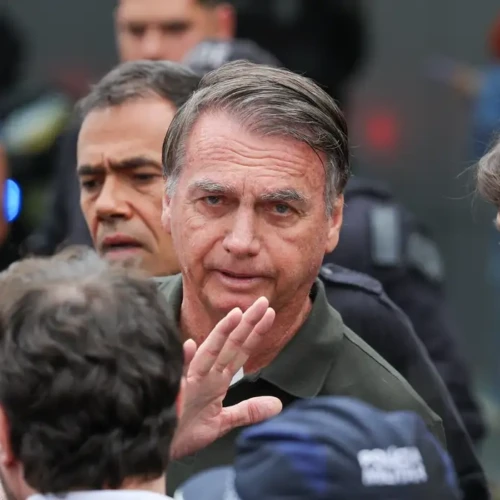 Jair Bolsonaro aguarda decisão do STF sobre novo pedido de prisão domiciliar após alta médica