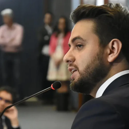 PF prende Filipe Martins, ex-assessor de Bolsonaro após descumprimento de medidas cautelares