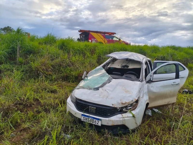 Adolescente de 15 anos morre após carro capotar na GO-504, em Catalão