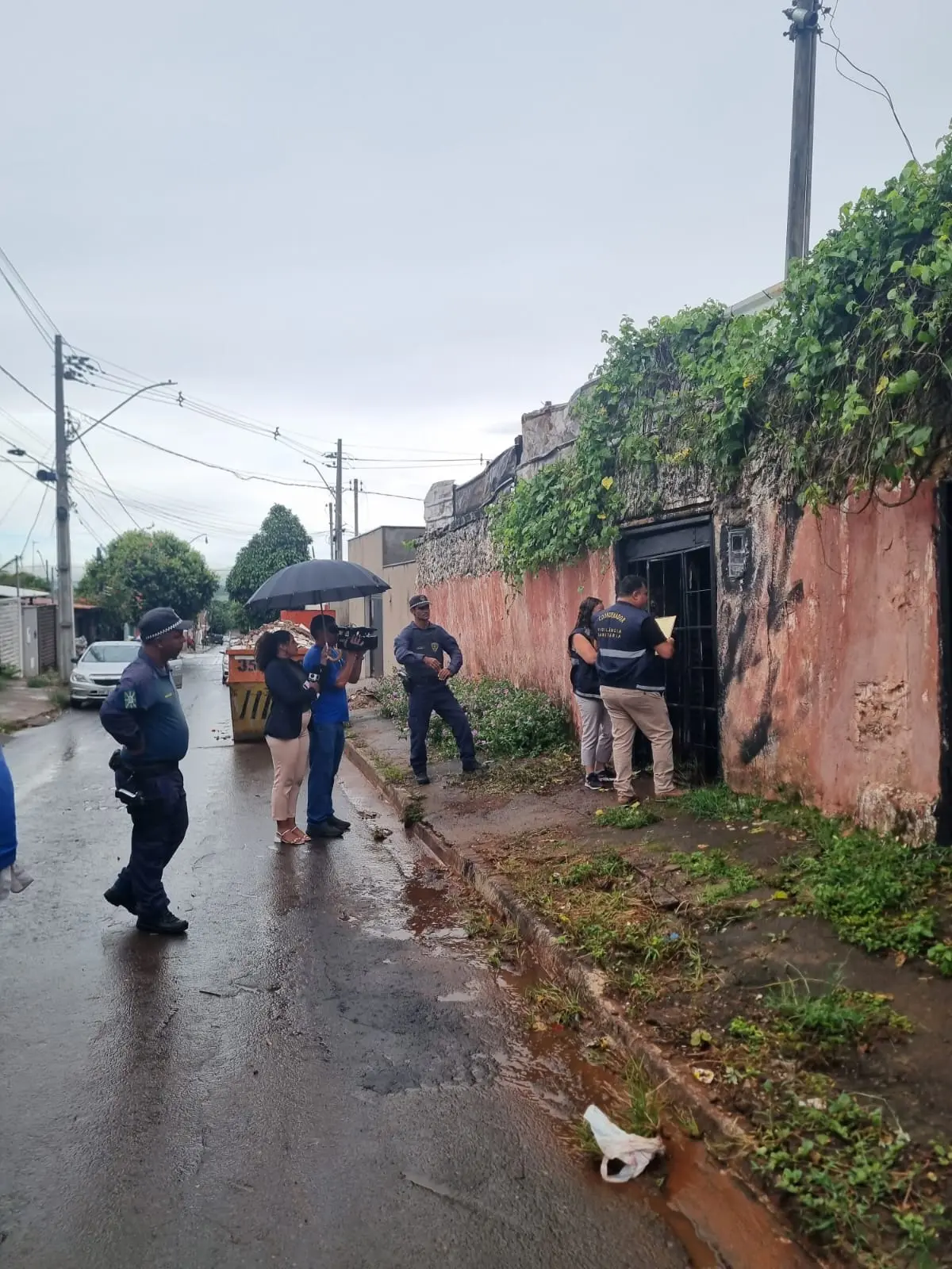 Prefeitura inicia remoção de entulho em lote com risco sanitário no Setor Estrela Dalva, em Goiânia (2)