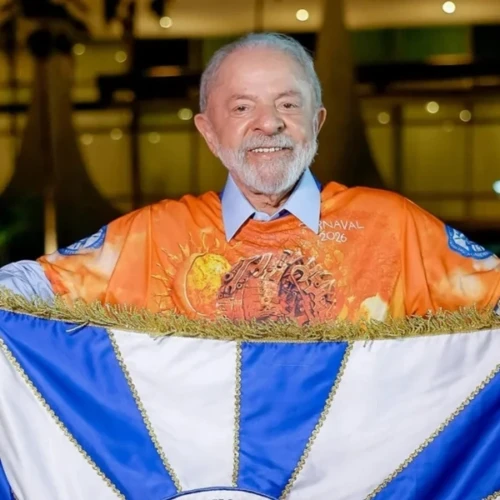 TSE mantém desfile sobre Lula, mas sinaliza risco de punição por propaganda antecipada