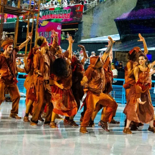 Escola desfilou na noite de domingo - Foto Eduardo Hollanda RioTur