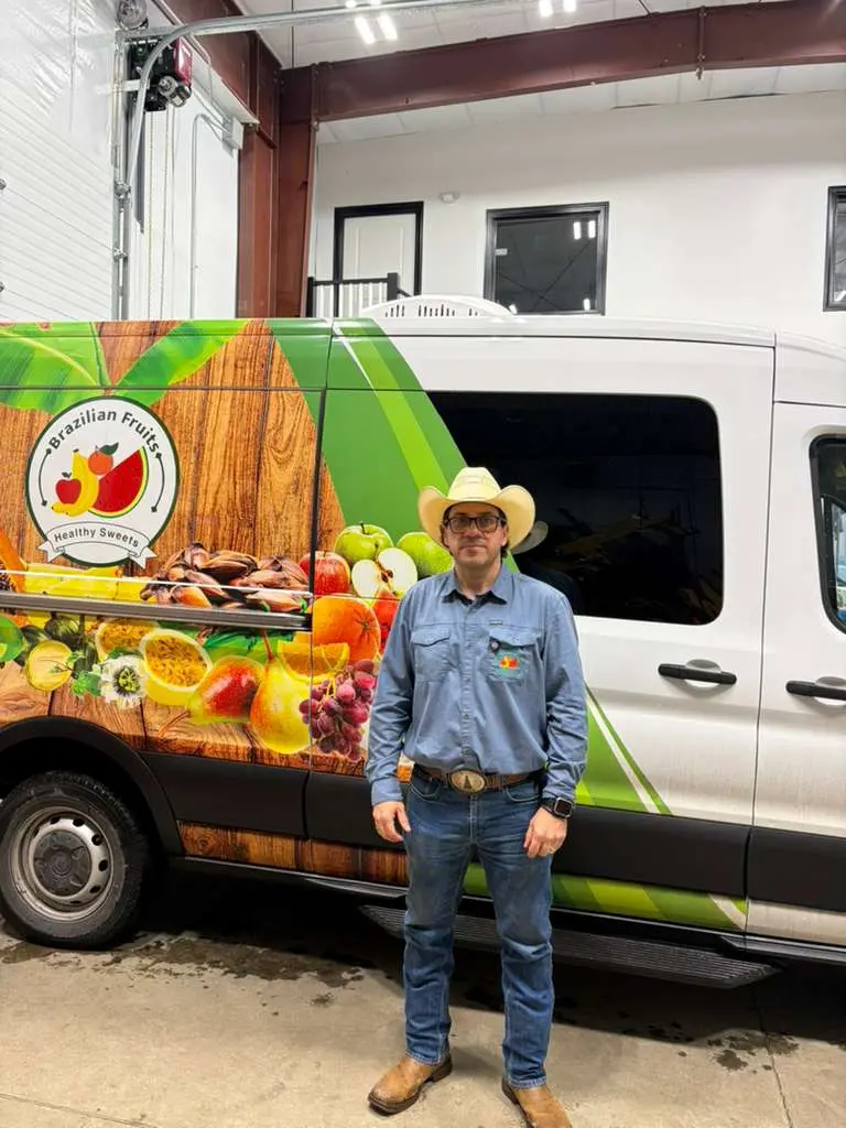 Roberto e van da Brazilian Fruits 