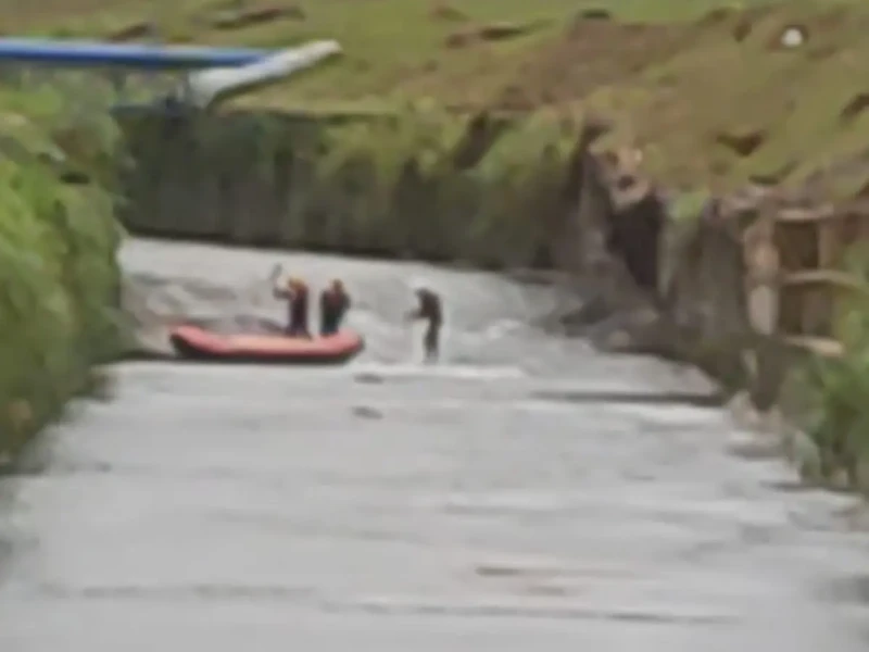 Buscas por equipes náuticas com bote percorrem córregos em busca da vítima - Foto CBMGO