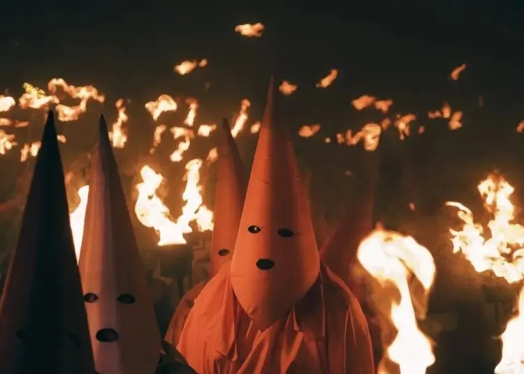 Aparecida recebe Procissão do Fogaréu com proposta que une tradição e realidade social