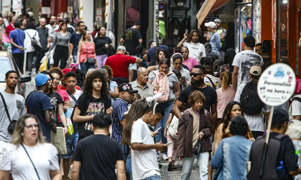 Salários melhores elevaram patamar de vida nas regiões metropolitanas - Foto Paulo Pinto - Agência Brasil