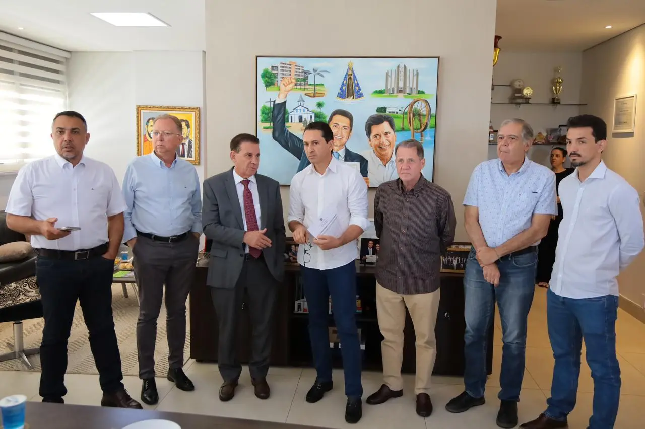 Prefeito Vilela e senador Vanderlan anunciam início das obras de asfalto no Rosa dos Ventos e novos investimentos para Aparecida