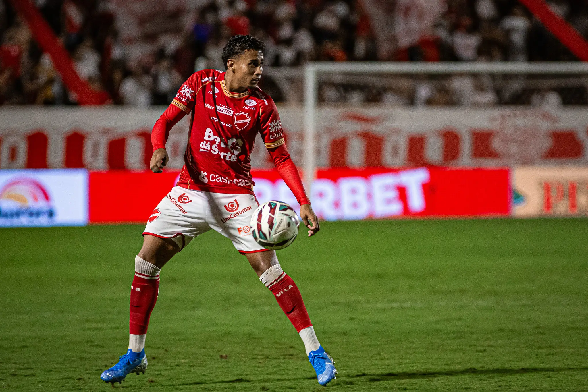 Nathan Camargo se firma como lateral no Vila Nova