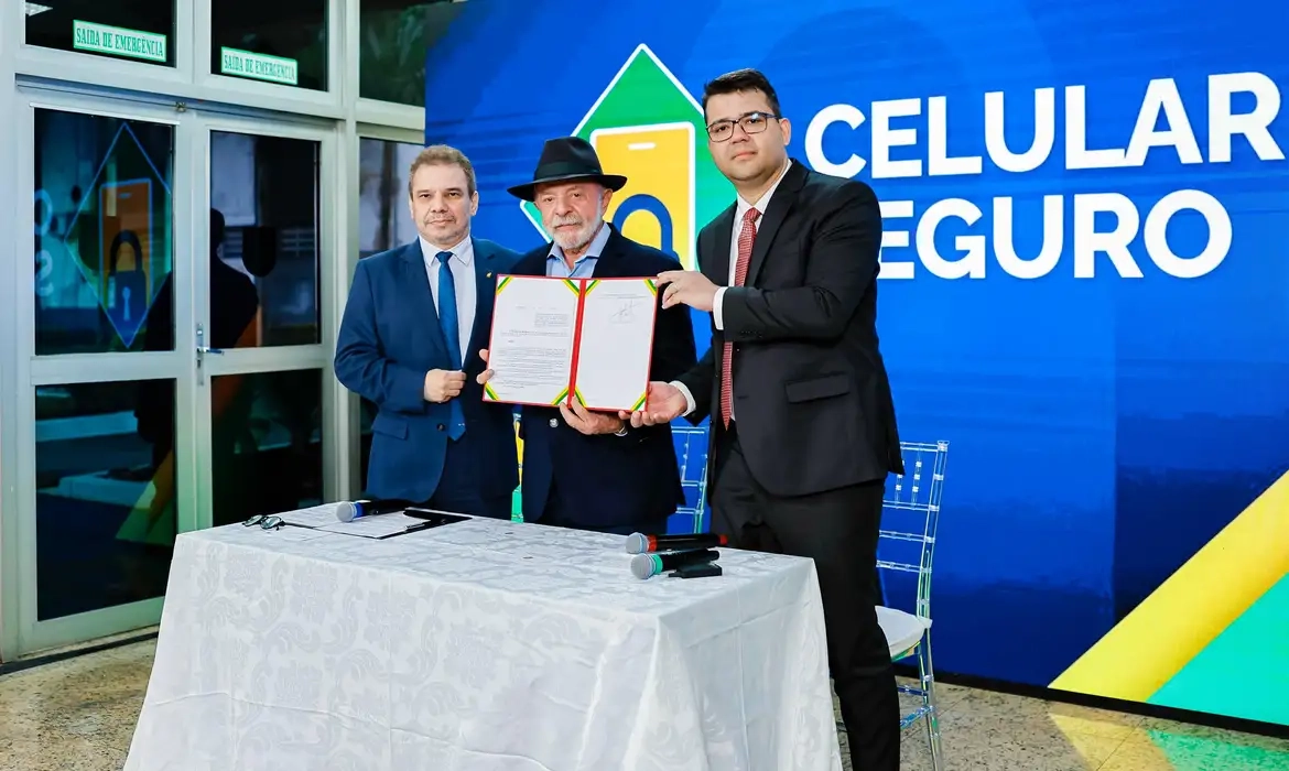 Decreto foi assinado por Lula na terça, criando plataforma Celular Seguro e Banco para cruzar dados - Foto Ricardo Stuckert - PR