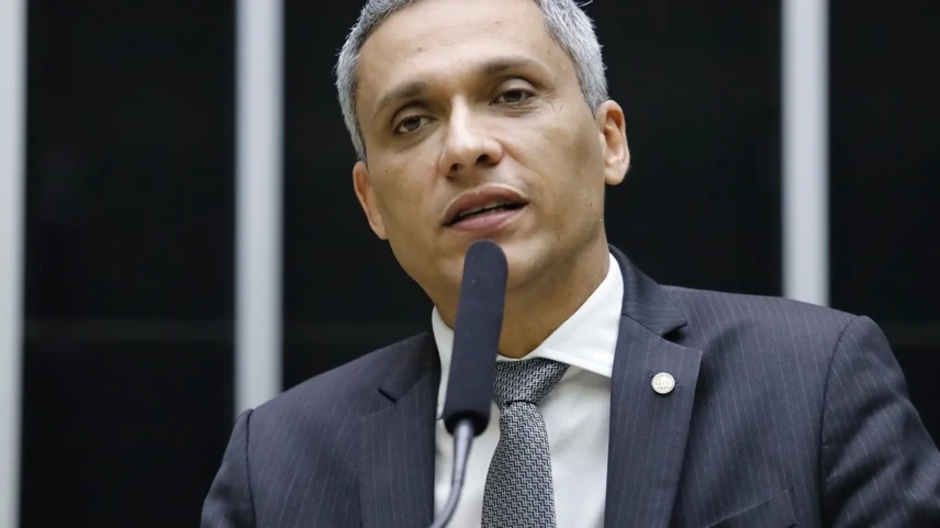 deputado-gustavo-gayer-pl-go-chamou-senador-de-vagabundo-nas-redes-sociais-1730385412216_v2_4x3