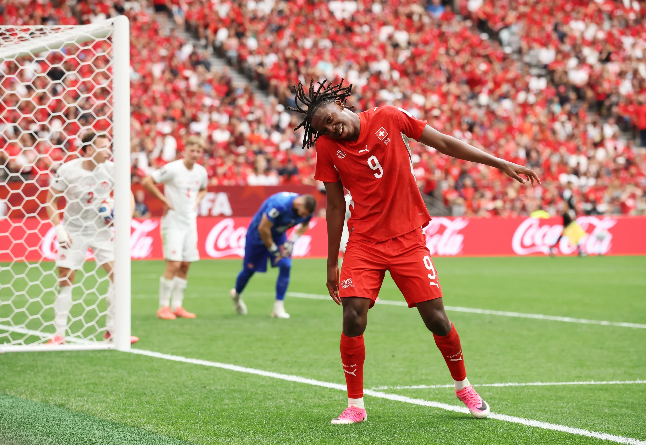 Suíça lidera grupo e avança na Copa do Mundo