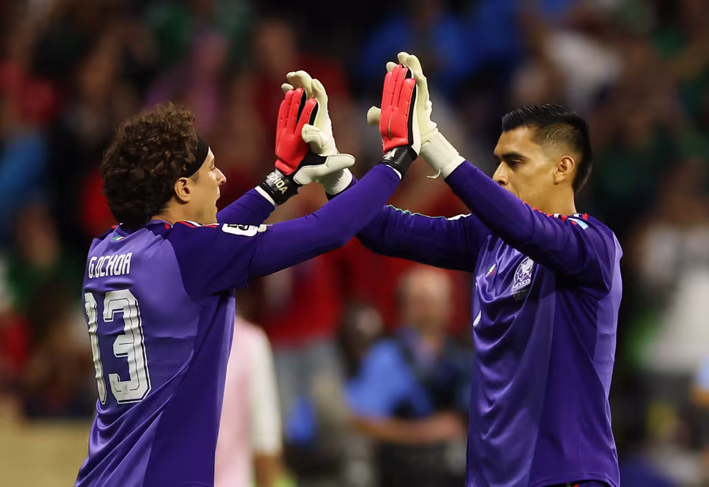 México goleia Rep. Tcheca e Ochoa entra para a história