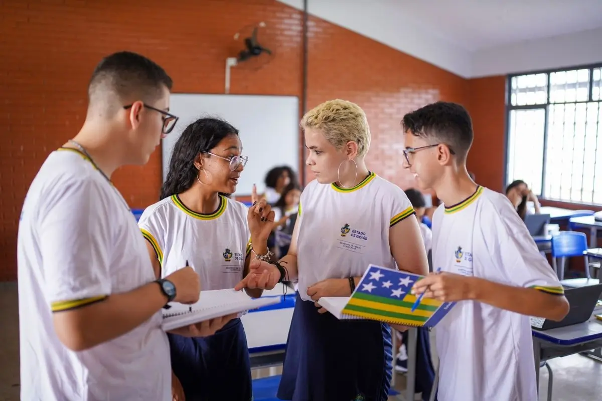 Goiás lidera redação do Enem 2025; média nacional cai