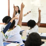 Alunos-de-escola-estadual-em-sala-de-aula_Secom-2048x1362