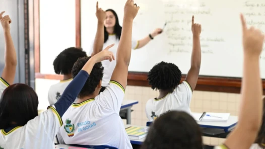 Alunos-de-escola-estadual-em-sala-de-aula_Secom-2048x1362