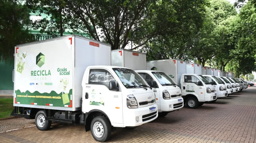 novos caminhões recicla goiás