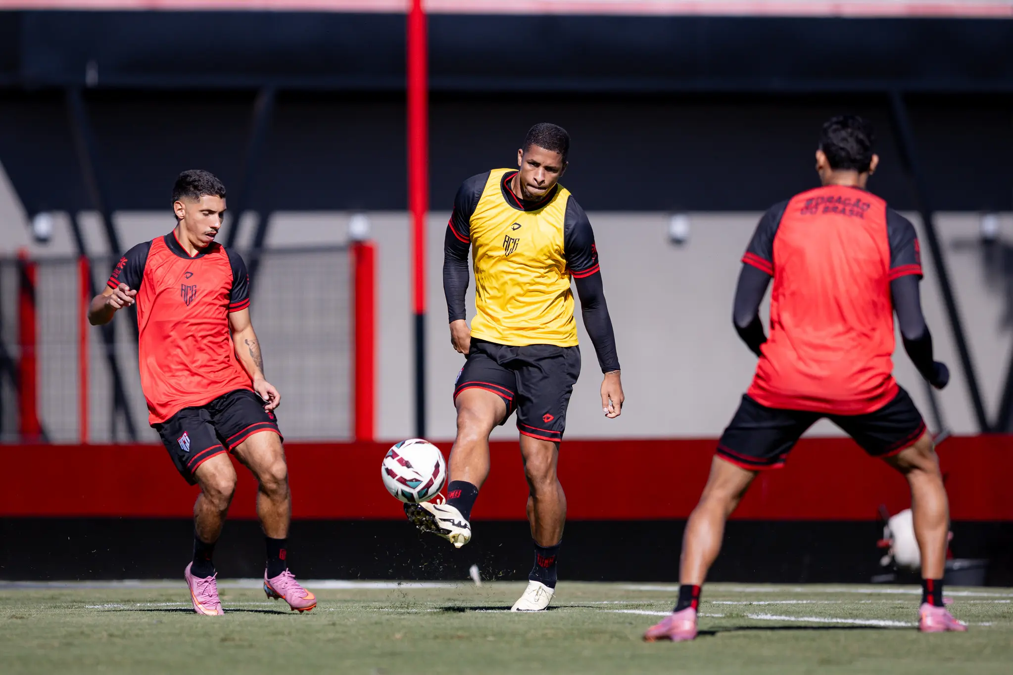 Atlético-GO x Ponte Preta: Onde assistir ao vivo o jogo pelo Campeonato Brasileiro Série B