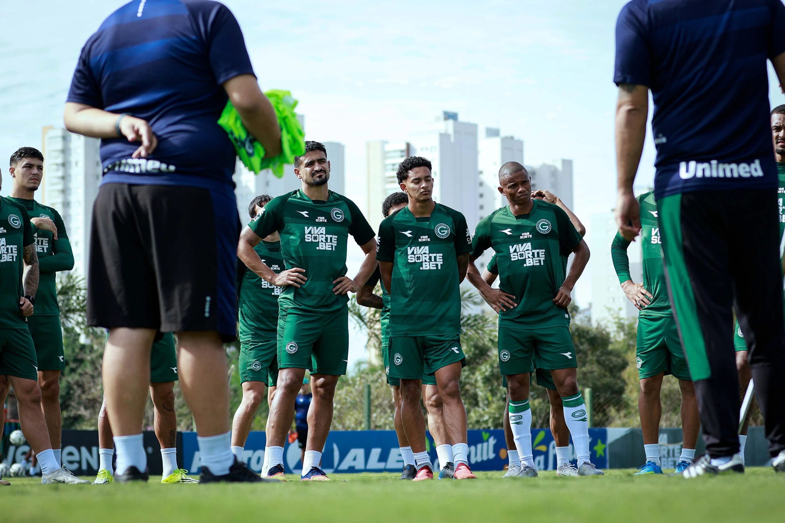 Náutico e Goiás se enfrentam em crise pela Série B