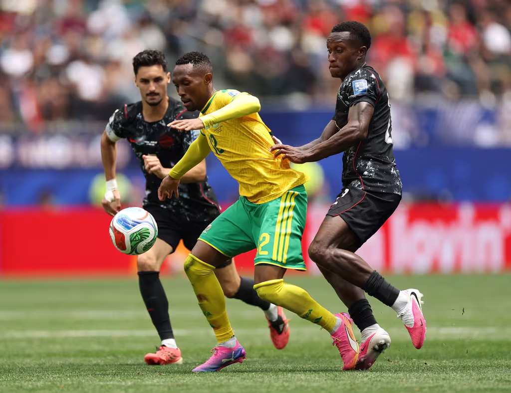 Canadá supera África do Sul e avança às oitavas da Copa