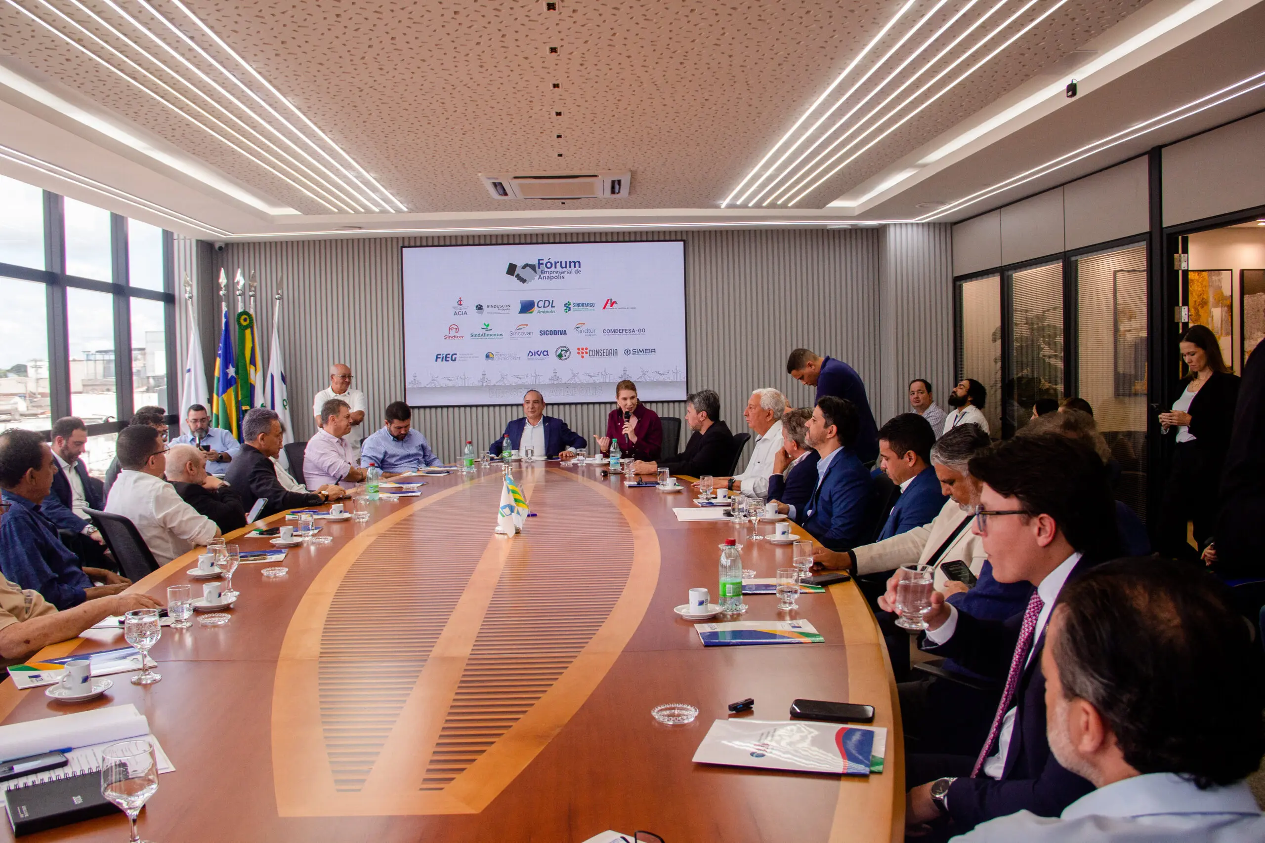 Fórum Empresarial de Anápolis se Desintegra Após Falha de Programa