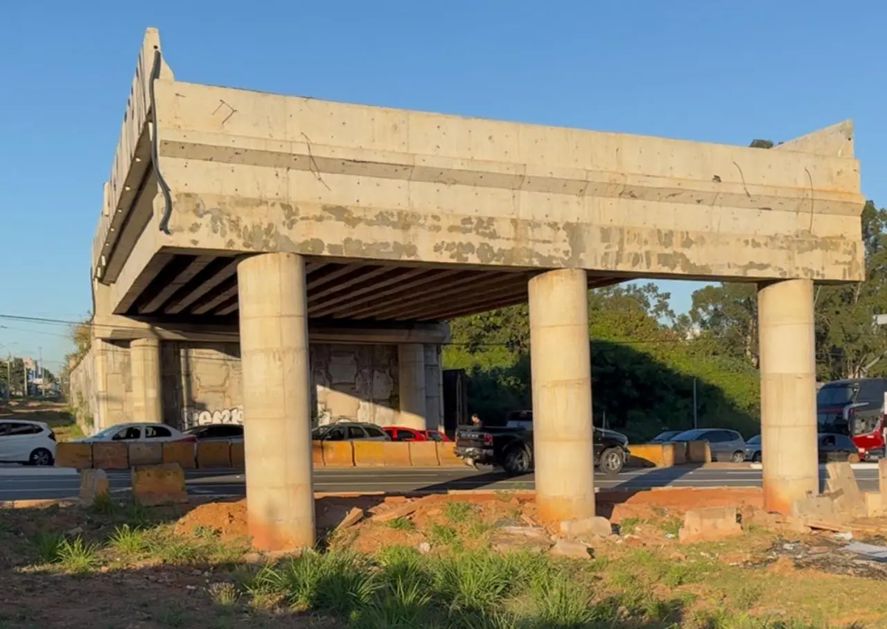 Goiânia: Viaduto em obras ganha vias laterais em 90 dias