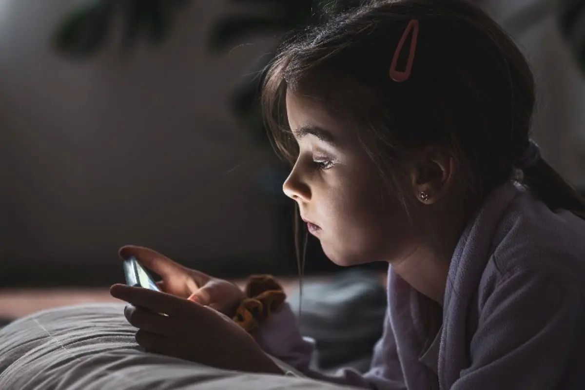 Uso de celular por crianças representa vários riscos - Foto reprodução