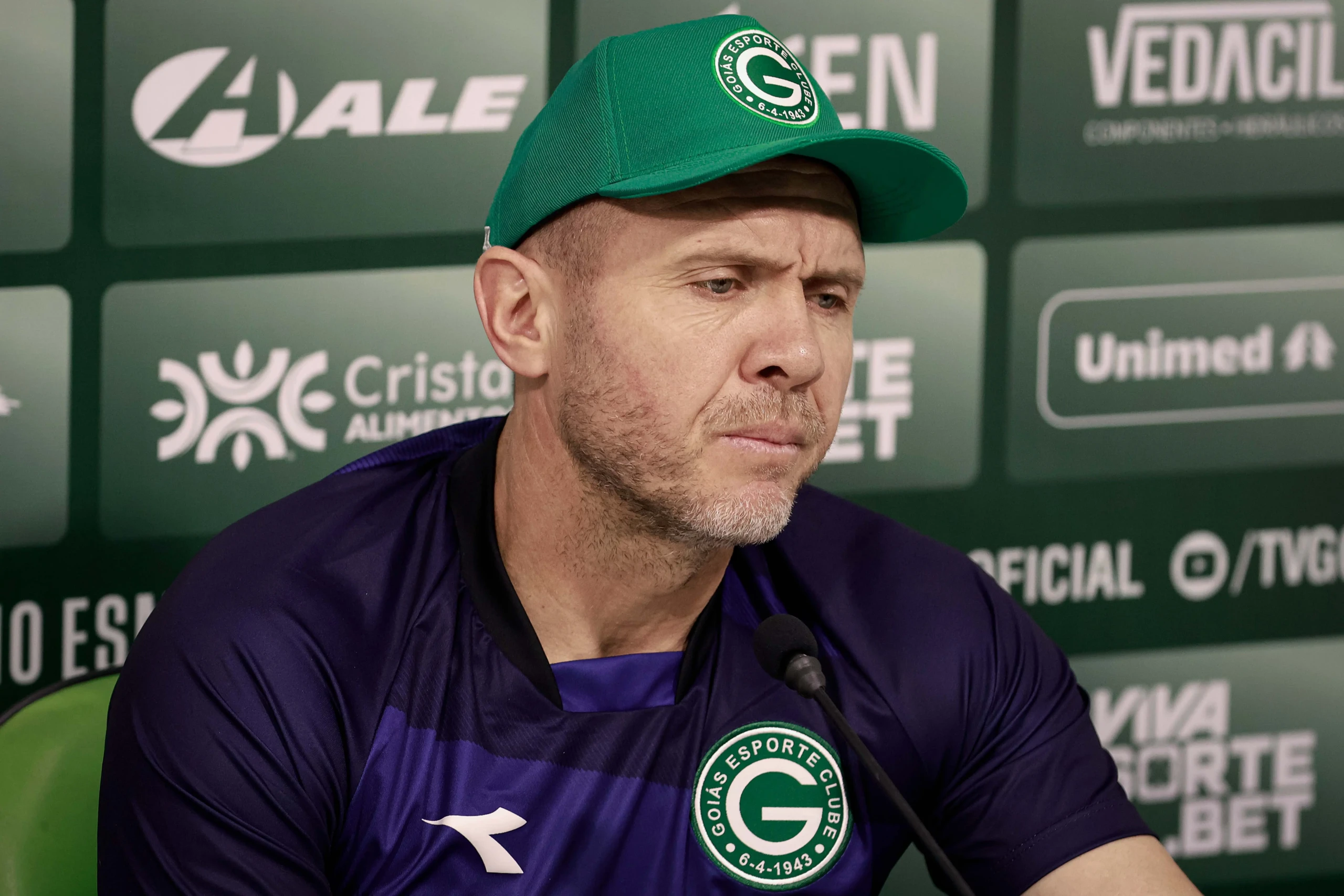 Mozart diz que Goiás perdeu jogo para o Criciúma nos primeiros minutos, mas elogia desempenho