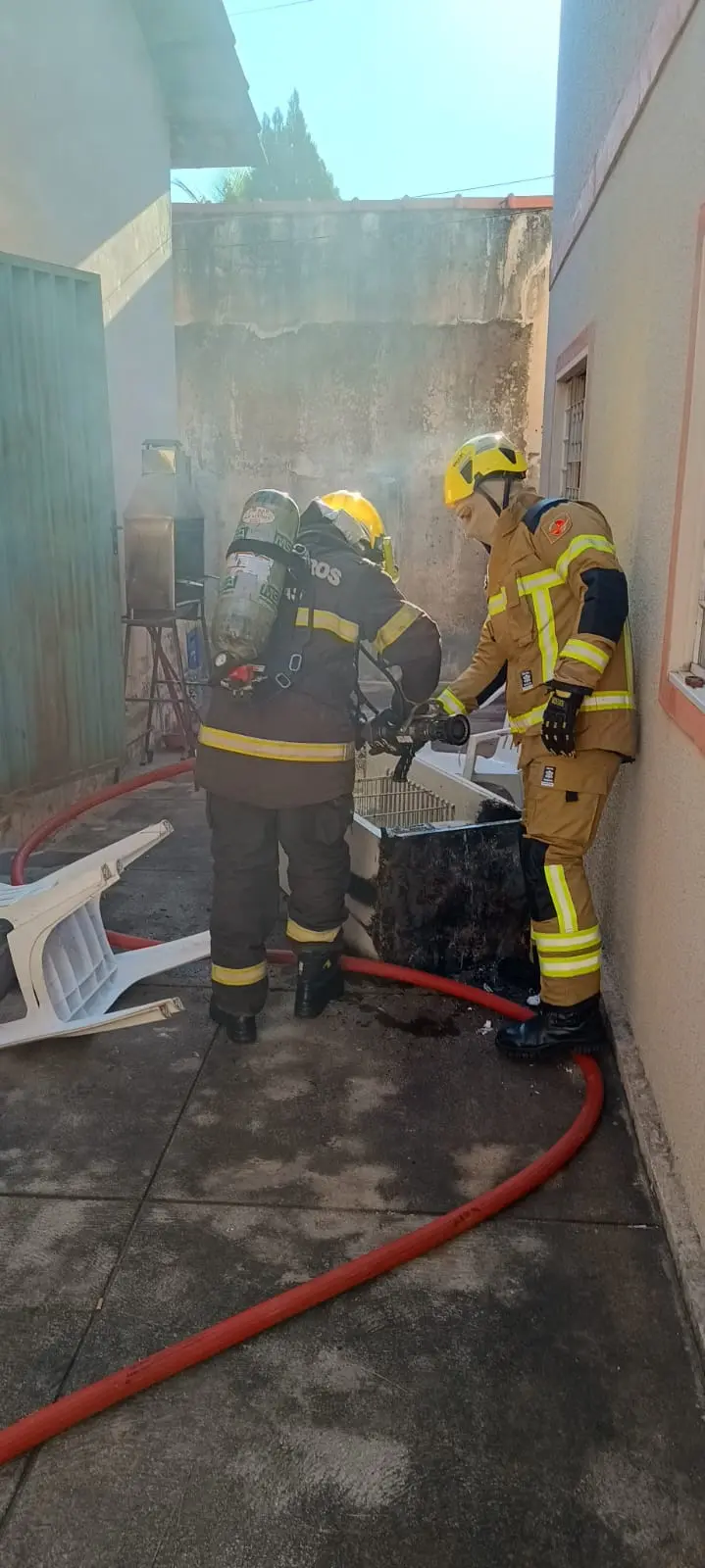 Geladeira em Chamas Mobiliza Bombeiros em Caldas Novas