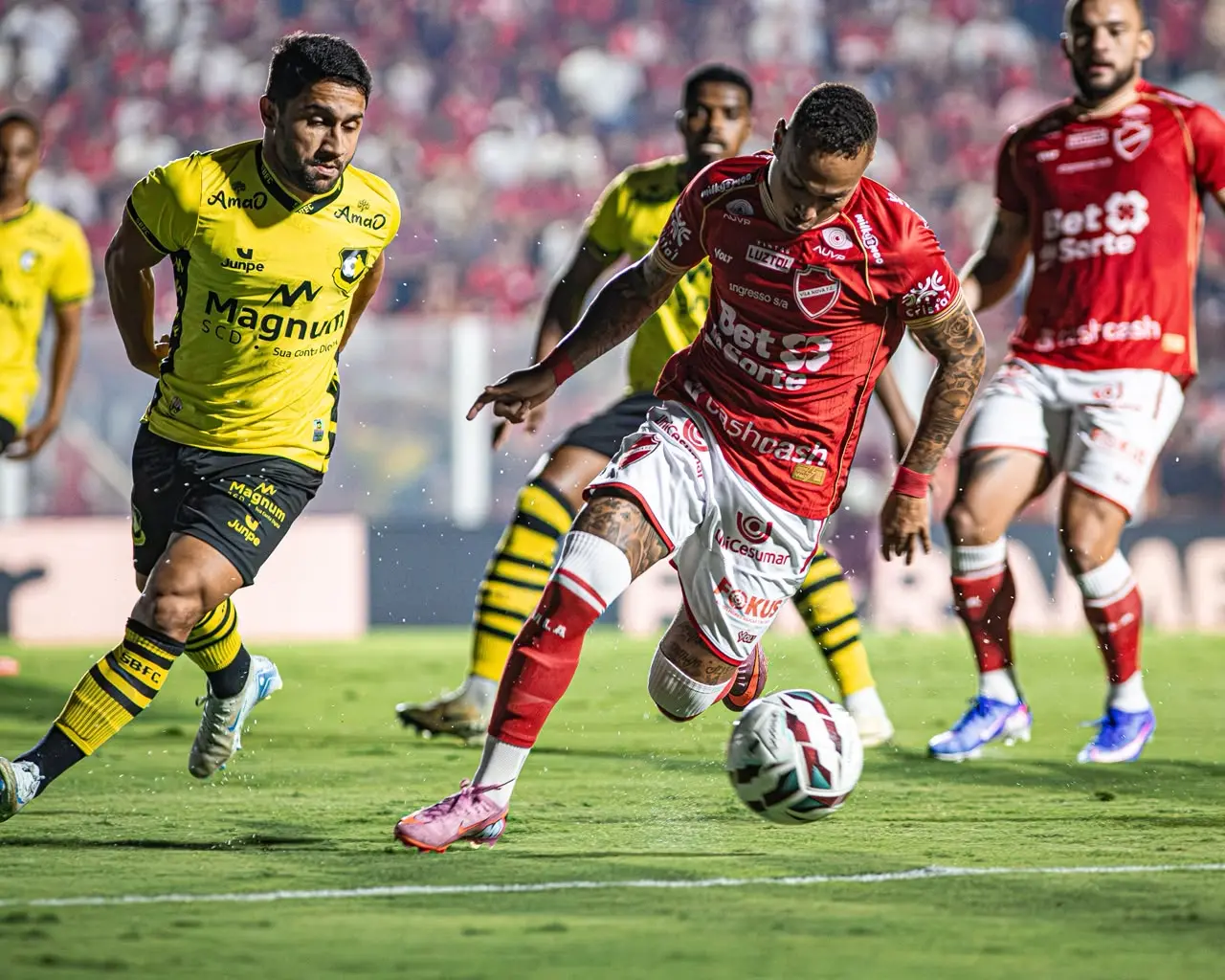 Vila Nova assume liderança da Série B com vitória de virada sobre o São Bernardo