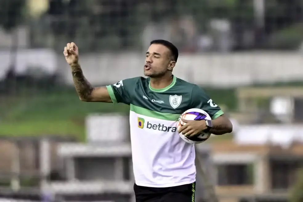 Atlético-GO contrata Roger Silva para buscar acesso na Série B